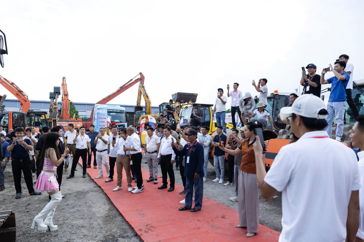 HỪNG SÁNG TỔ CHỨC HỘI CHỢ MÁY CÔNG TRÌNH MIỀN NAM – KẾT NỐI CÔNG NGHỆ, GIAO THƯƠNG & CƠ HỘI HỢP TÁC 21 580110275 122110698861045287 9020881681930917897 n